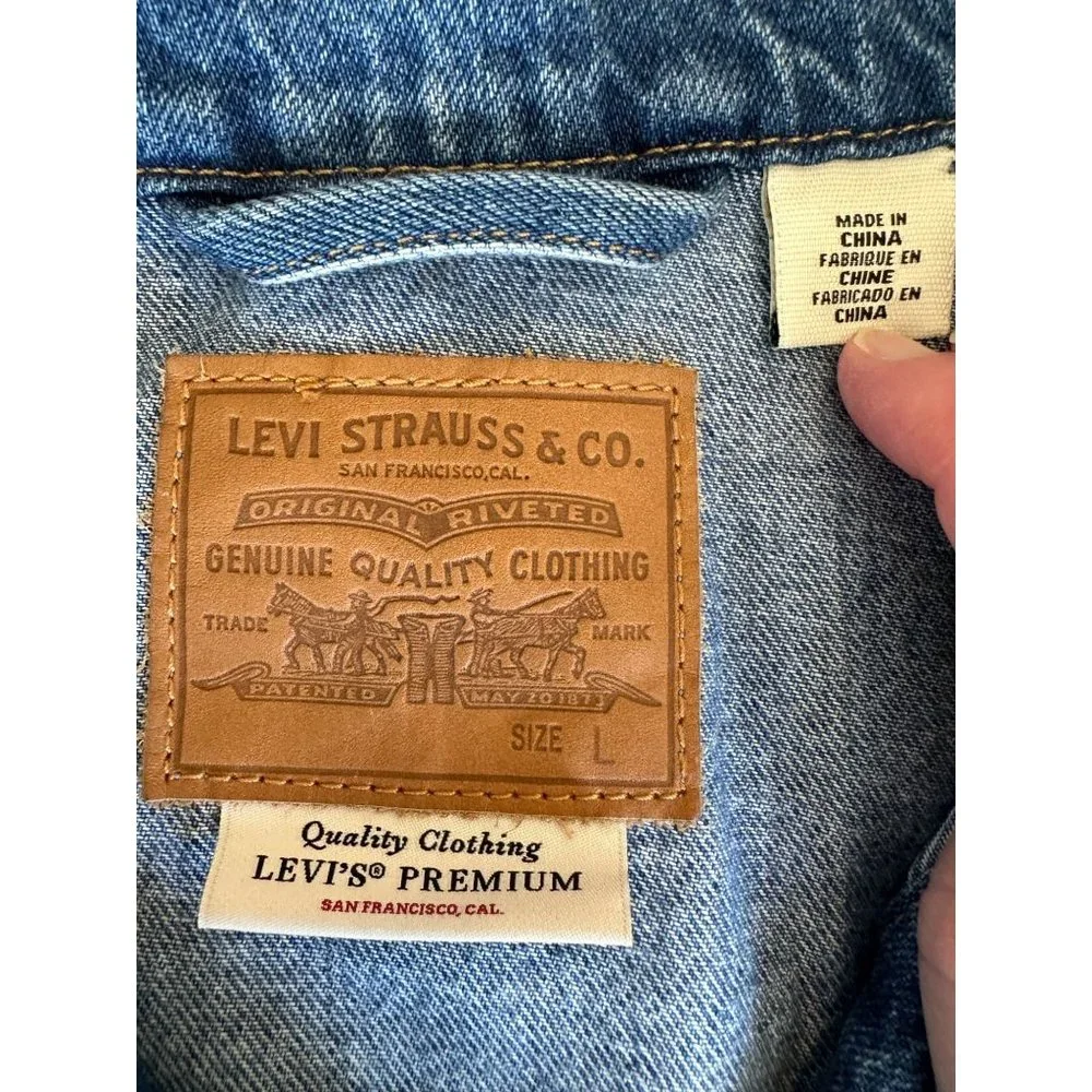 Levi Trucker Jacket Women's Size Large 4 Pocket Front Curved Hem Blue Denim NEW - Picture 7 of 11